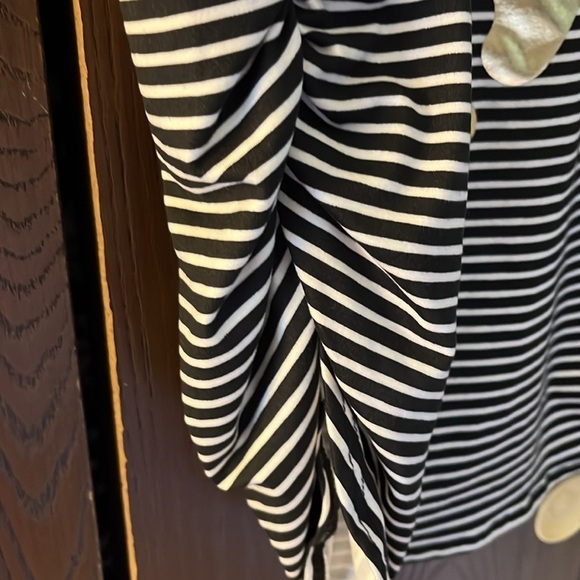 Violet & Ruby maternity top. Short sleeved, black & white stripes. Size L NWT - Picture 5 of 6